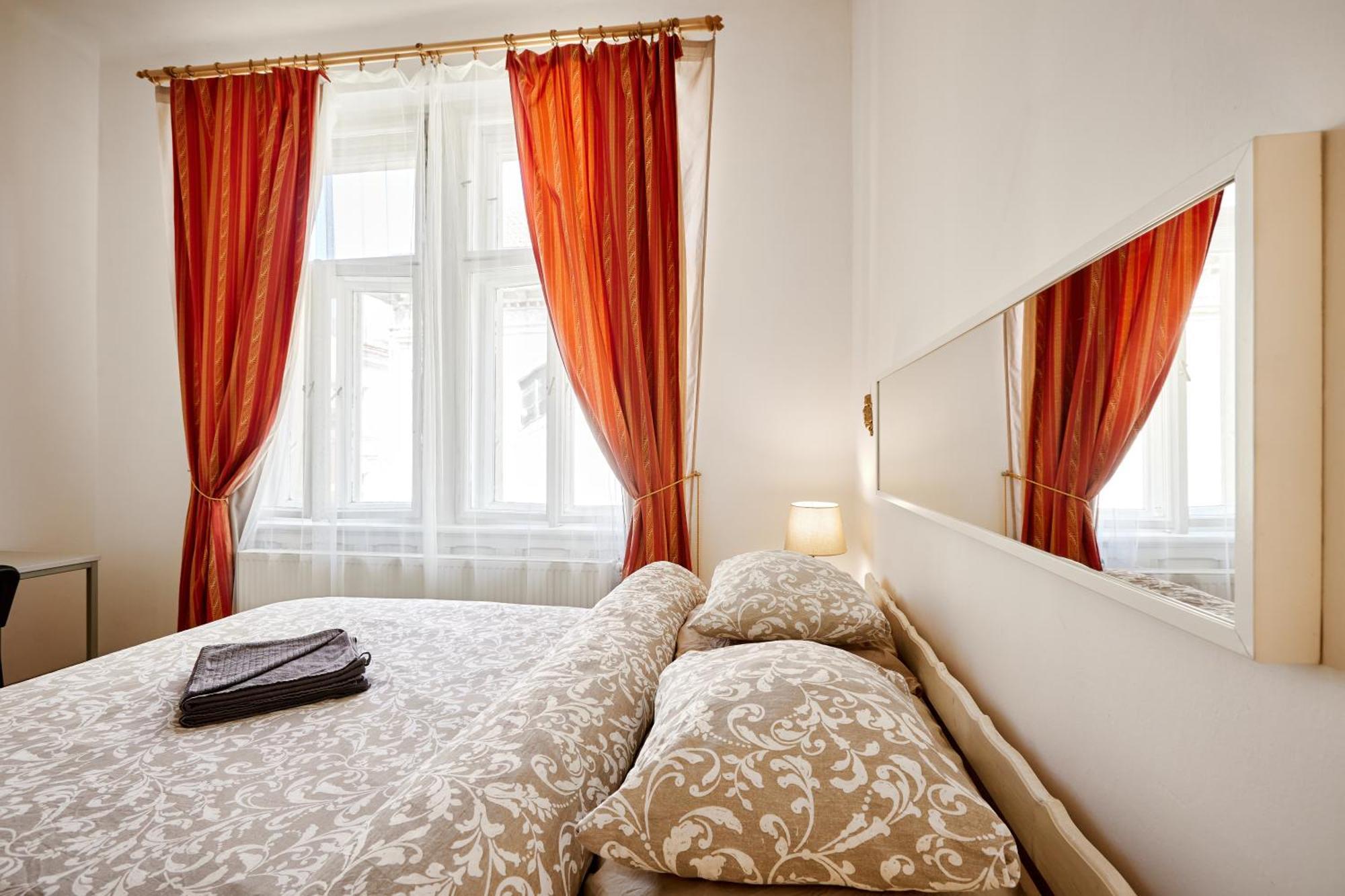 Old Town & Parking Assistance Alloggio in famiglia Praga